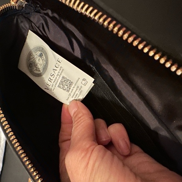 VERSACE Grained Calfskin Vanitas Medea Belt Bag Black (UNISEX) - Picture 5 of 16